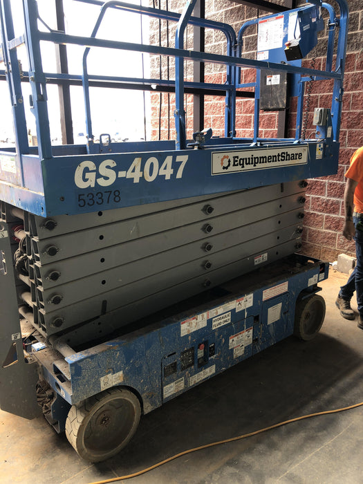 2019 Genie GS-4047 Folding rails with half height swing gate
