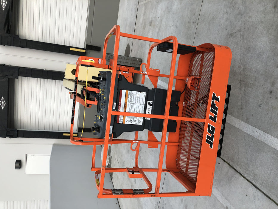 2019 JLG E400AJPN