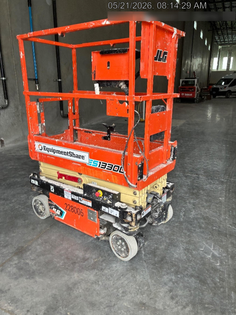 2022 JLG ES1330L