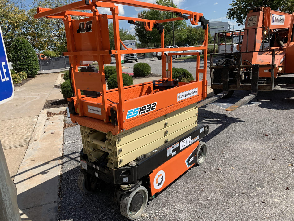 2021 JLG ES1932
