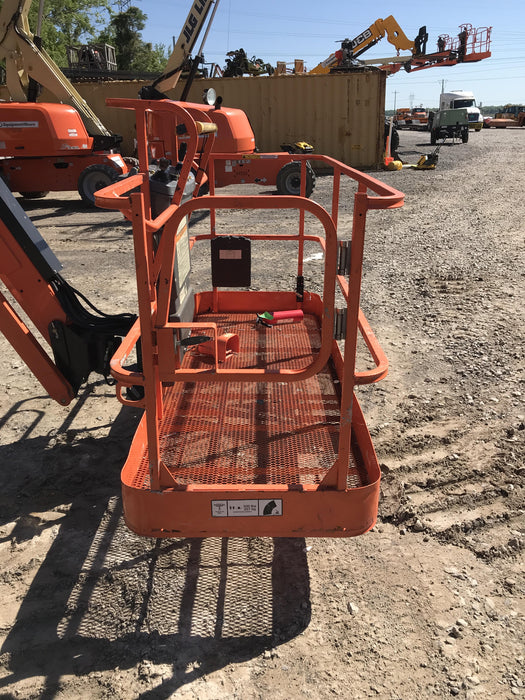 2019 JLG 800AJ