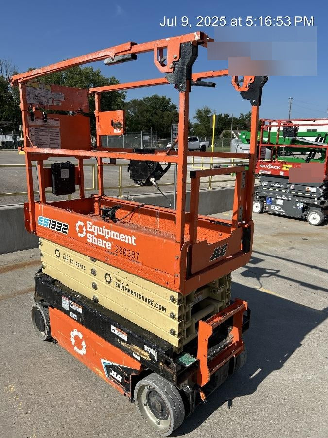 2022 JLG ES1932