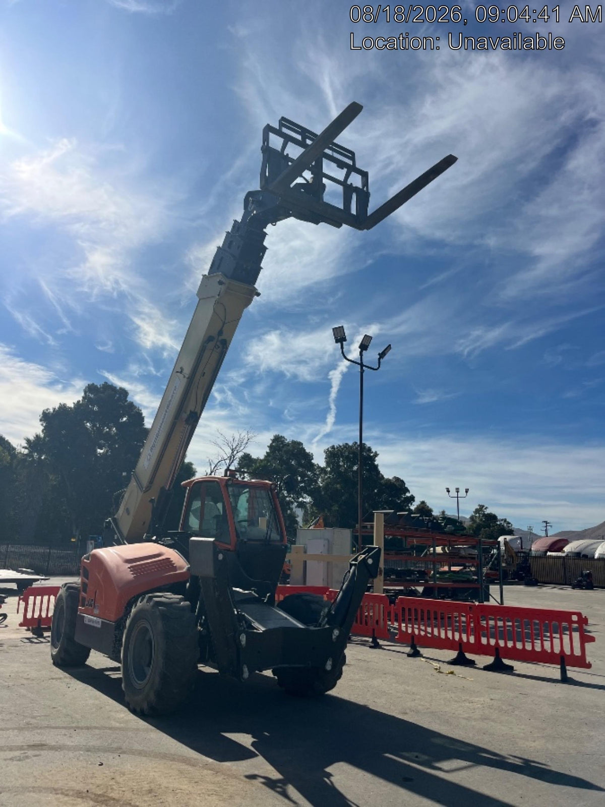 2022 JLG 1075