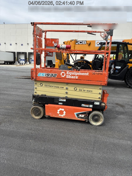 2023 JLG ES1932