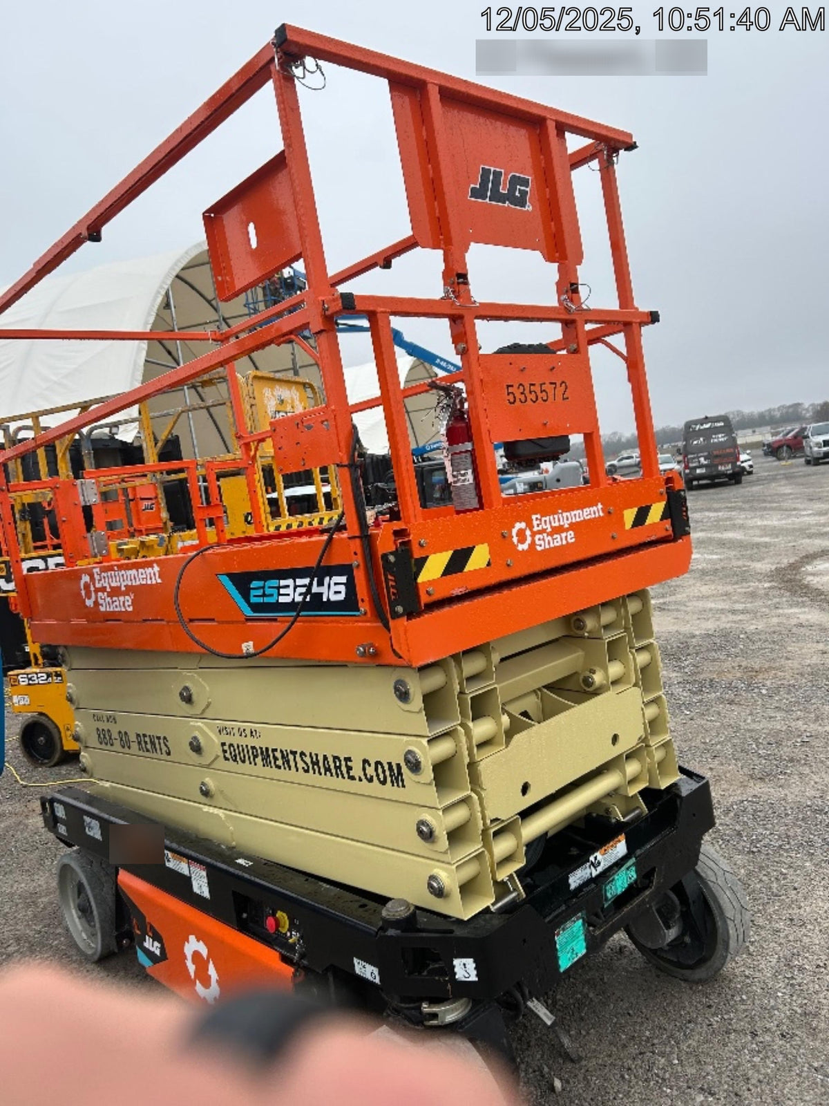 2025 JLG ES3246