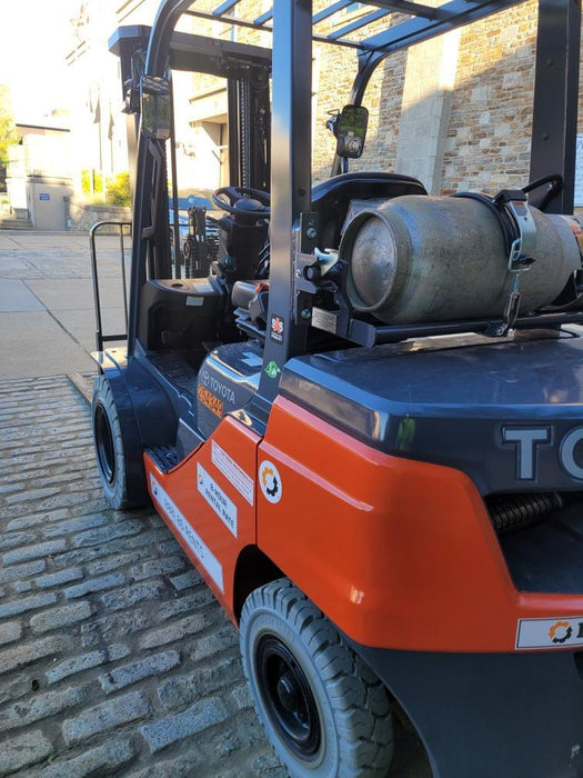 2022 TOYOTA 50-8FGU25