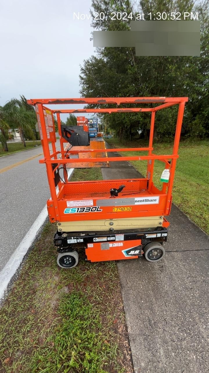 2021 JLG ES1330L