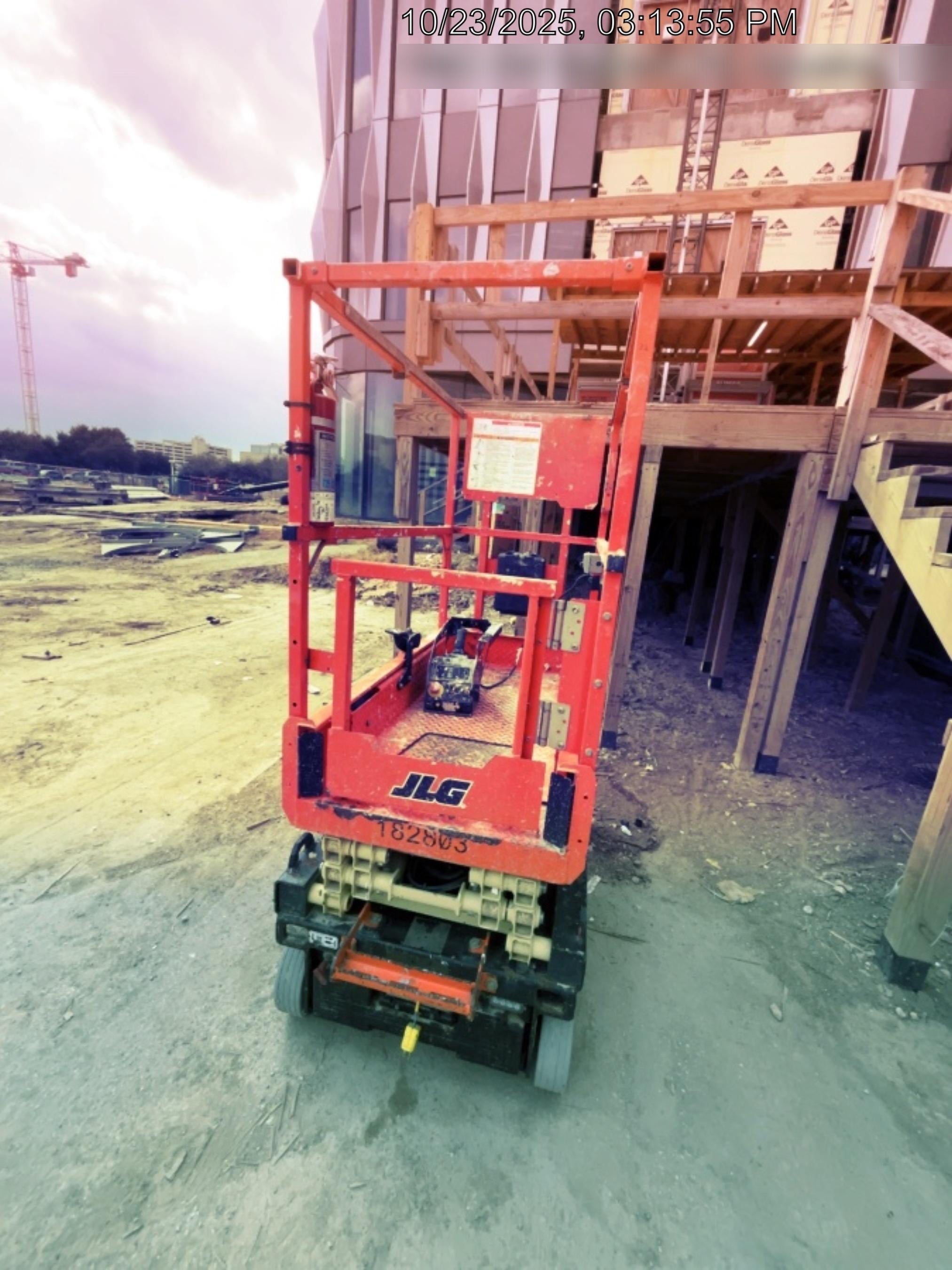 2021 JLG ES1330L