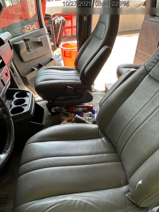 2023 CHEVROLET Express Van - Rental