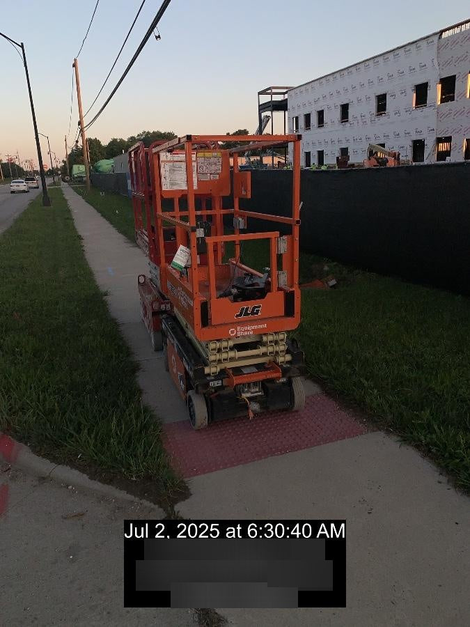 2022 JLG ES1330L