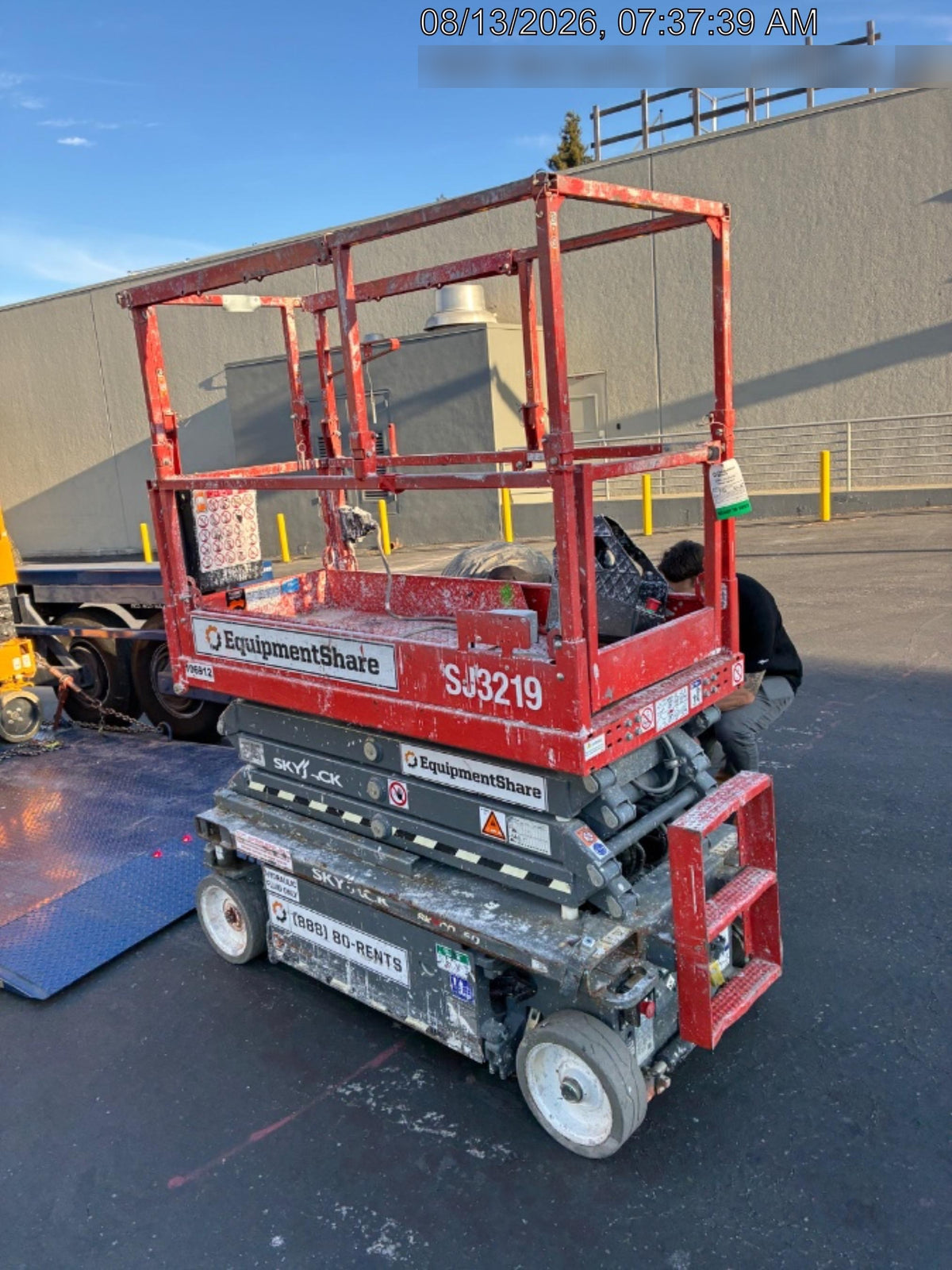 2020 Skyjack SJIII-3219 Solid NM Tires, Half height spring hinged entry gate, Dual Beacons, 800W Inverter