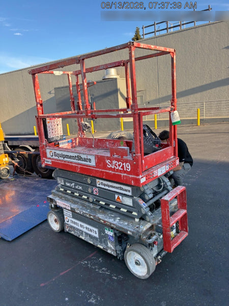 2020 Skyjack SJIII-3219 Solid NM Tires, Half height spring hinged entry gate, Dual Beacons, 800W Inverter