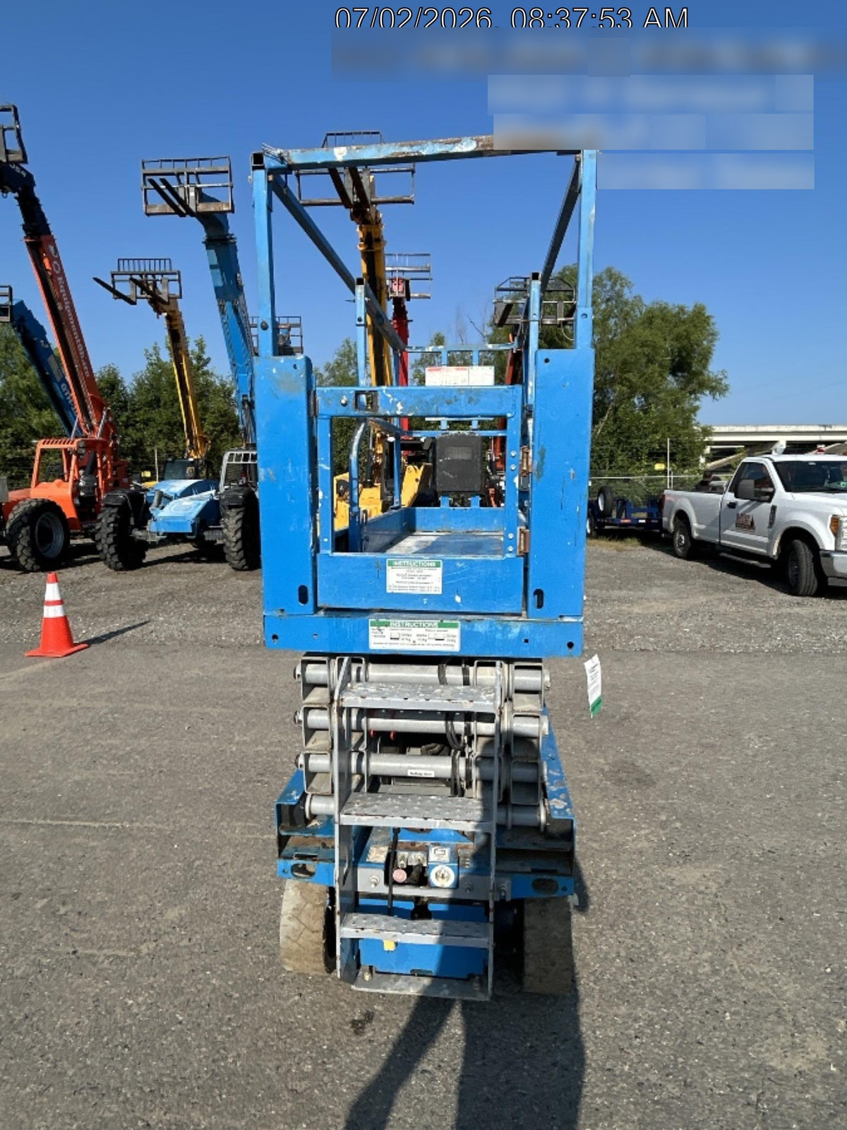 2019 Genie GS-2632 Folding rails with half height swing gate