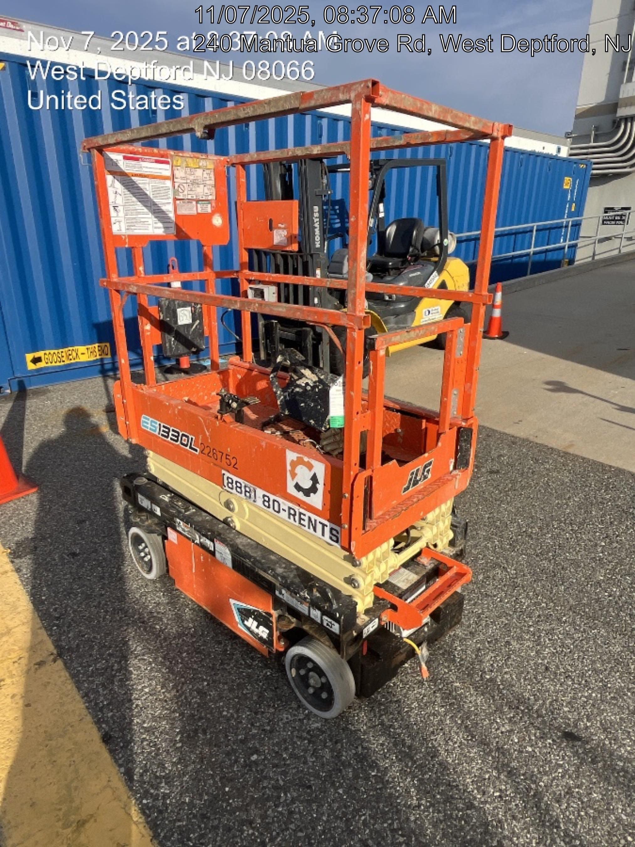 2022 JLG ES1330L