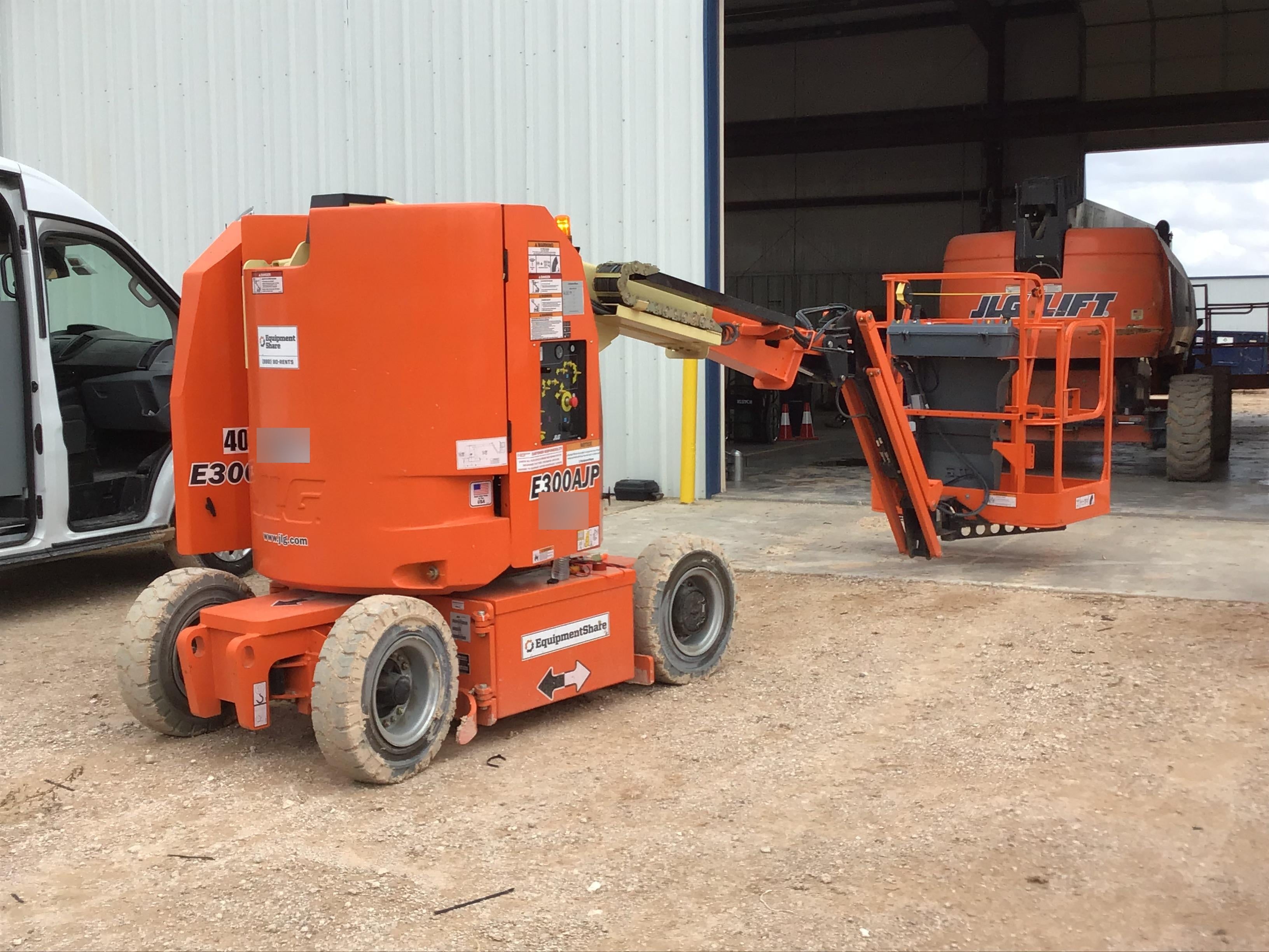 2019 JLG E300AJP