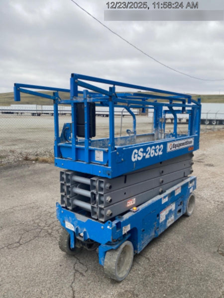 2019 Genie GS-2632 Folding rails with half height swing gate