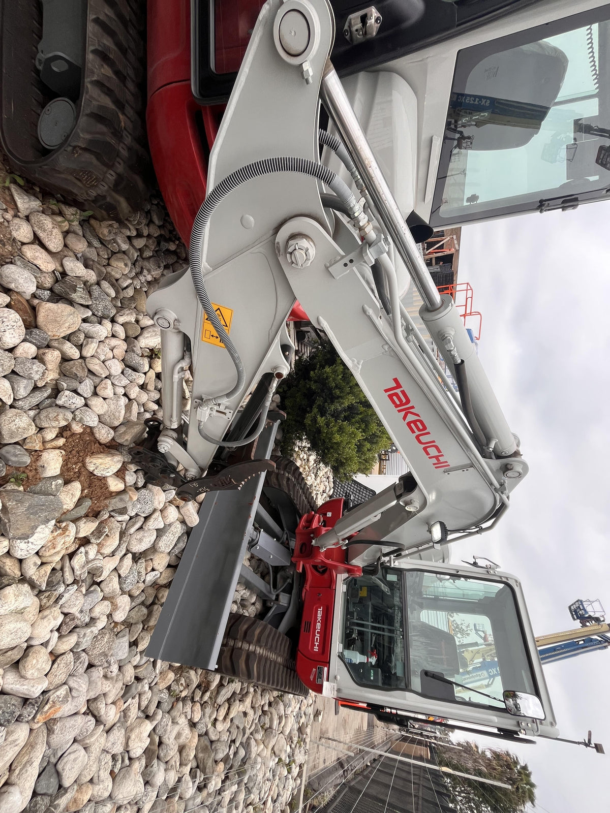2022 TAKEUCHI TB240R