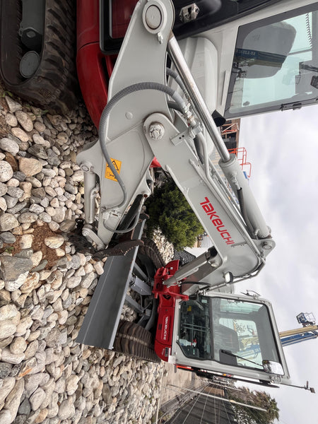 2022 TAKEUCHI TB240R