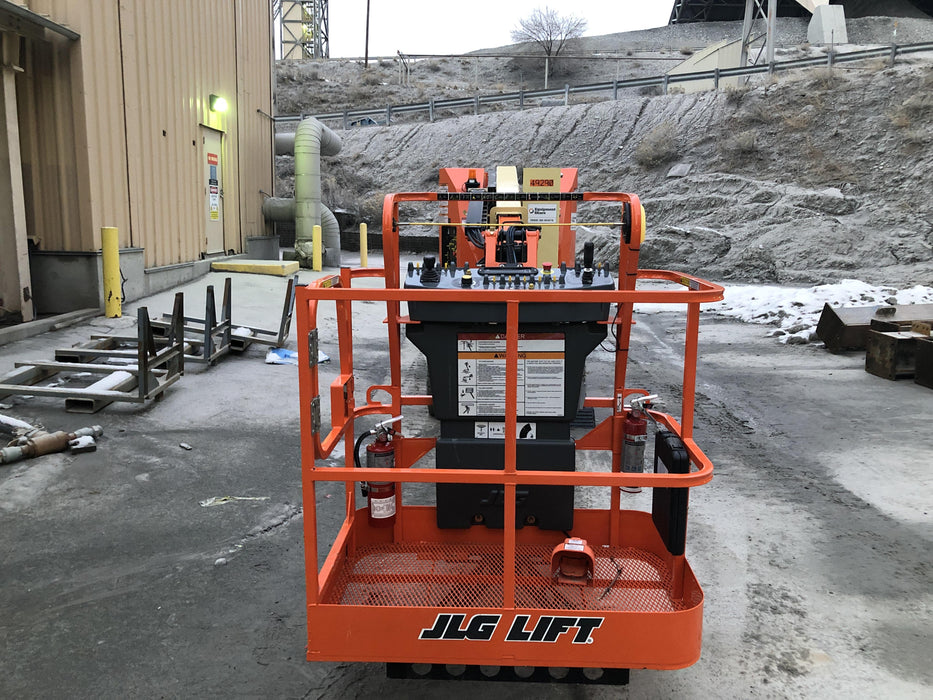 2019 JLG E300AJP