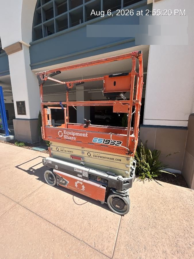 2022 JLG ES1932