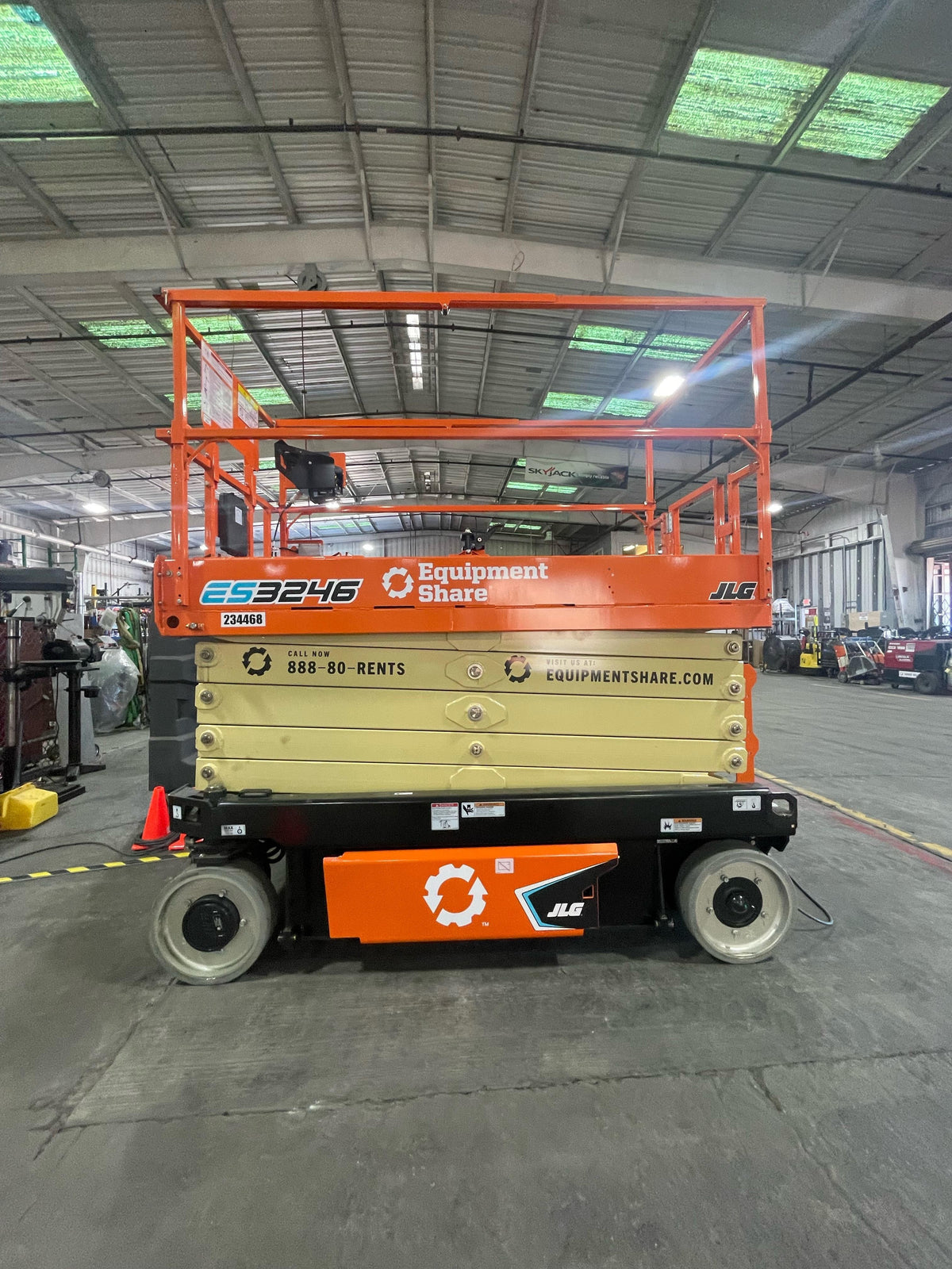 2022 JLG ES3246