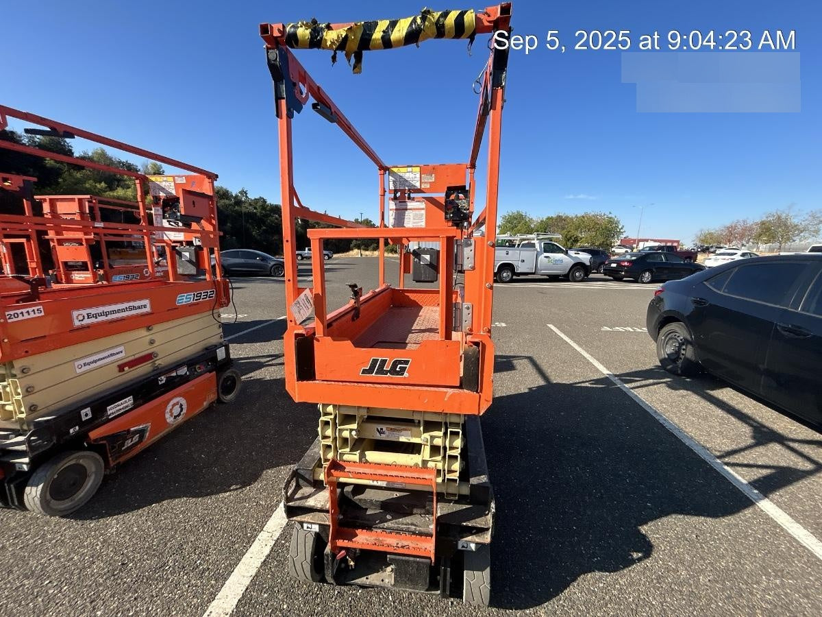 2022 JLG ES1932