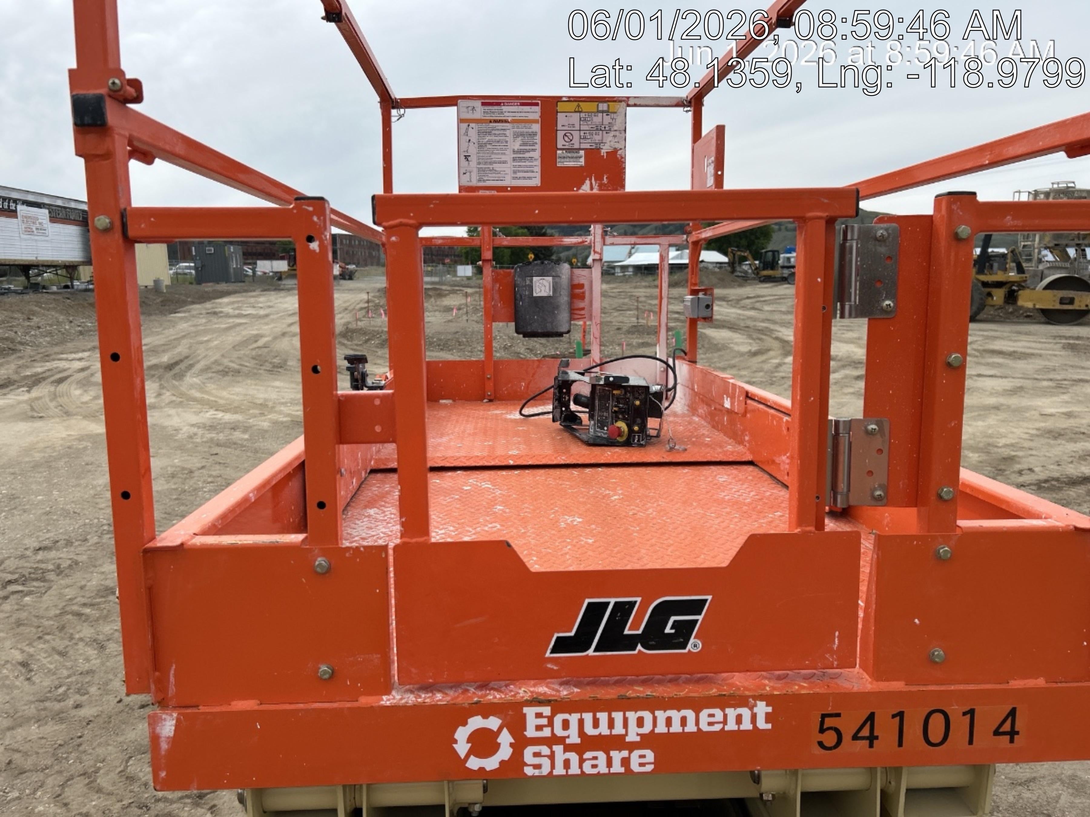 2025 JLG ES3246