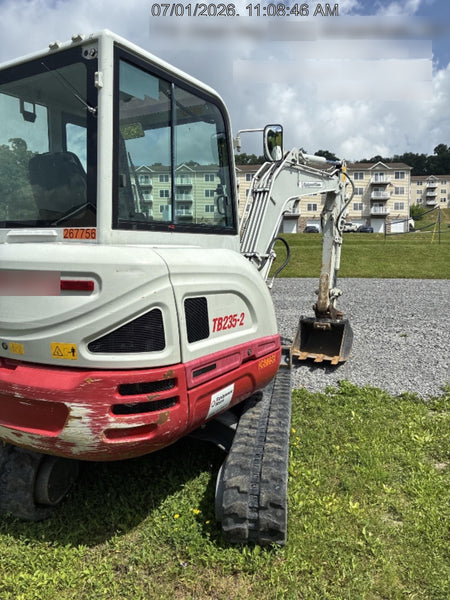 2022 TAKEUCHI TB235-2CR