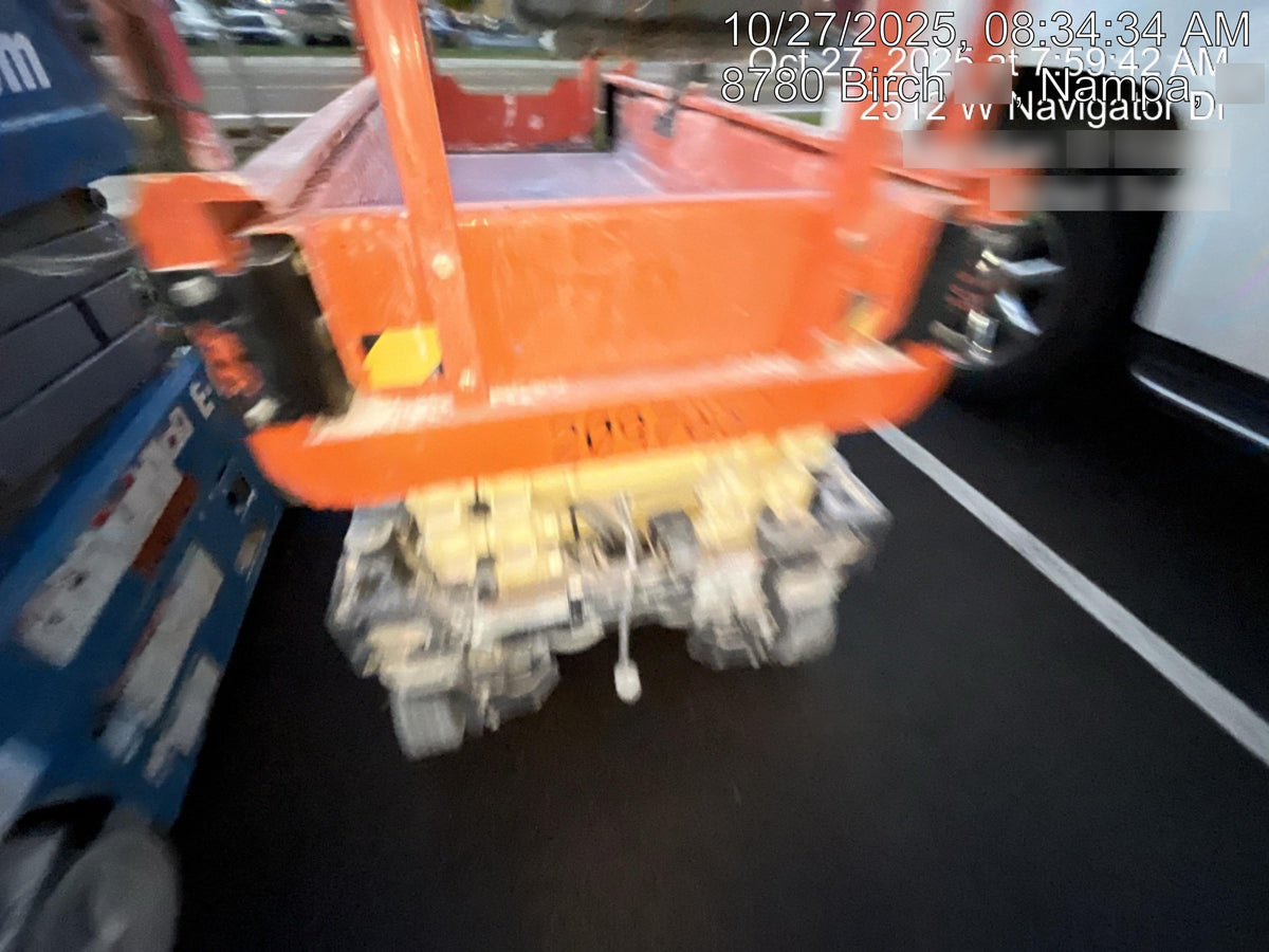 2022 JLG ES1330L