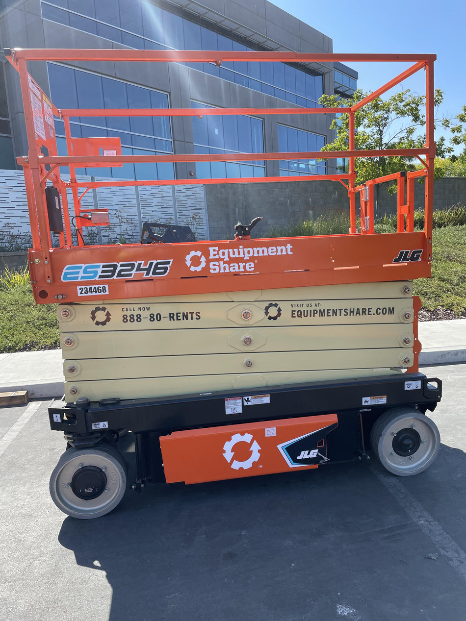 2022 JLG ES3246