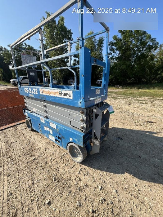 2019 Genie GS-2632 Folding rails with half height swing gate