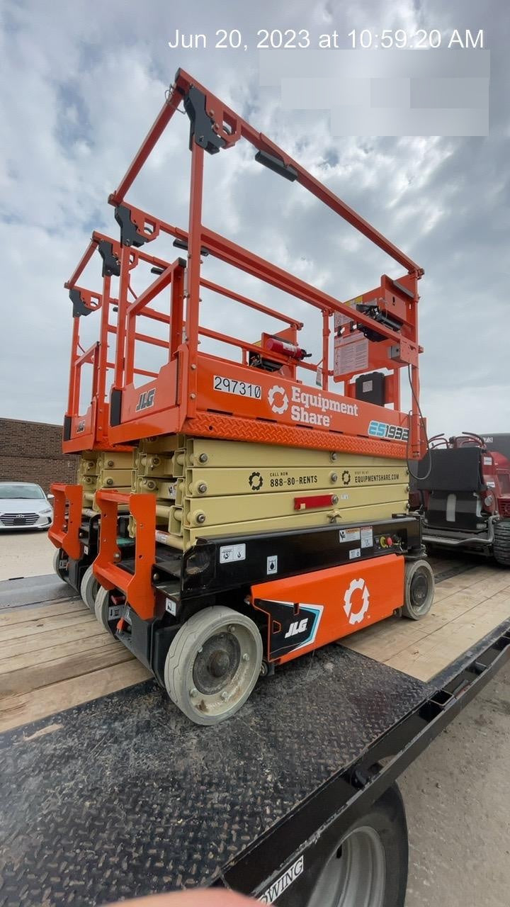 2023 JLG ES1932