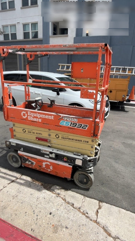 2022 JLG ES1932