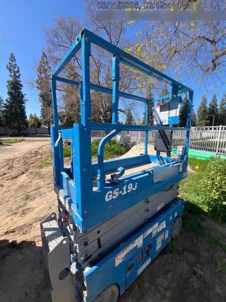 2020 Genie GS-1930 Solid Non Marking Tires, Beacon, Folding rails with half height swing gate, 800W Inverter