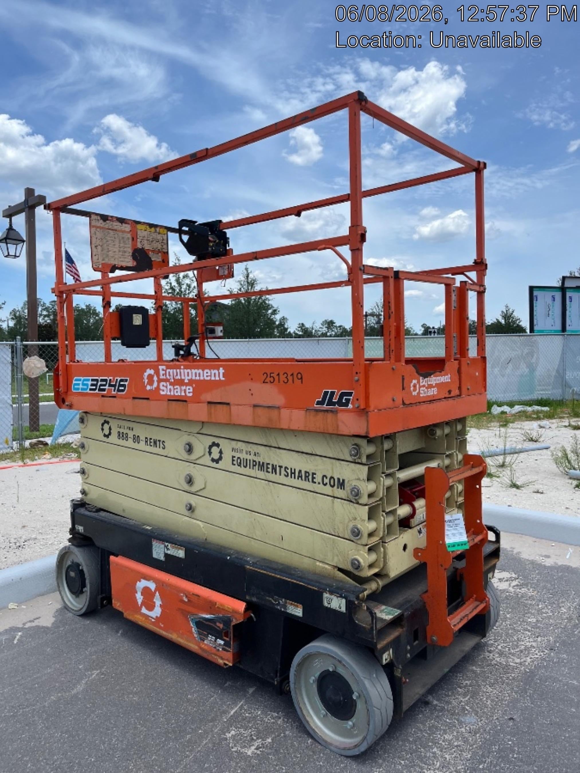 2022 JLG ES3246