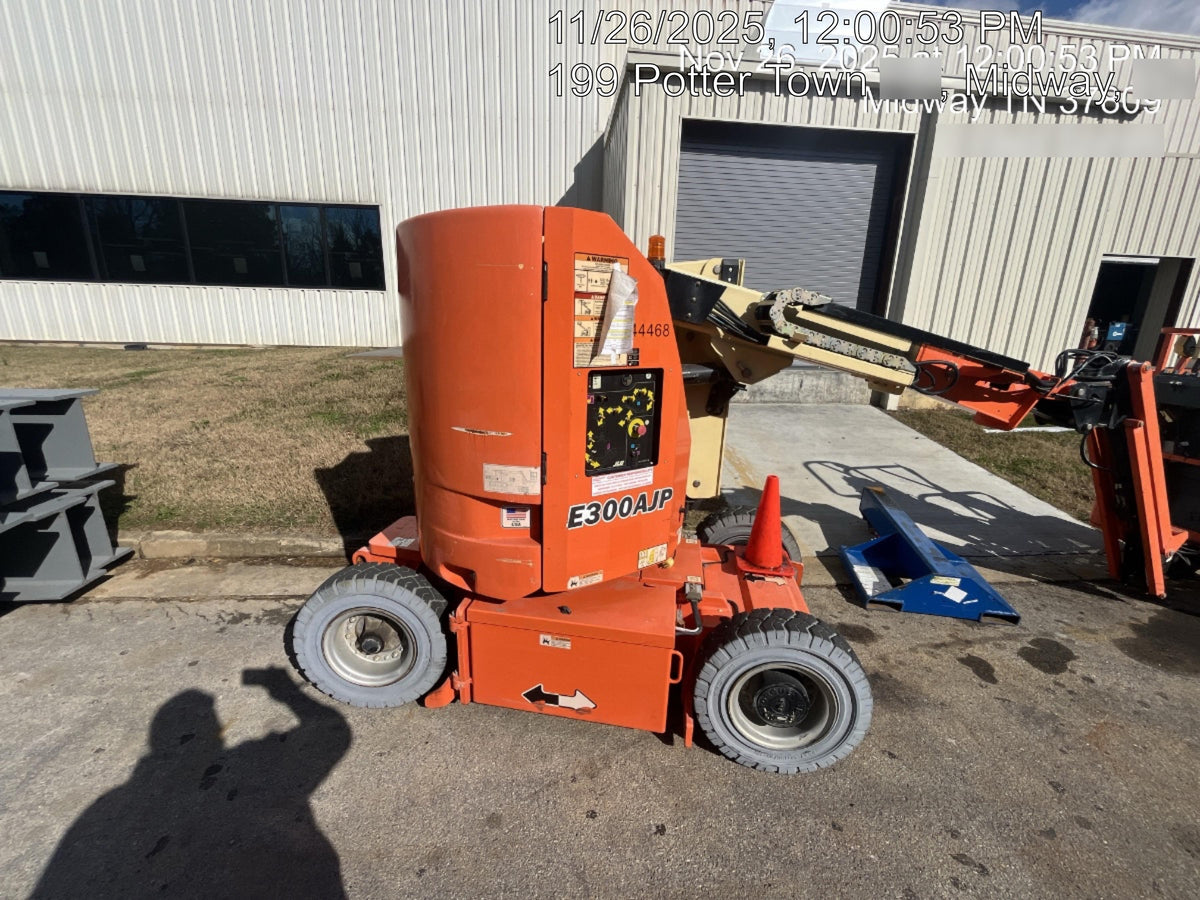 2019 JLG E300AJP