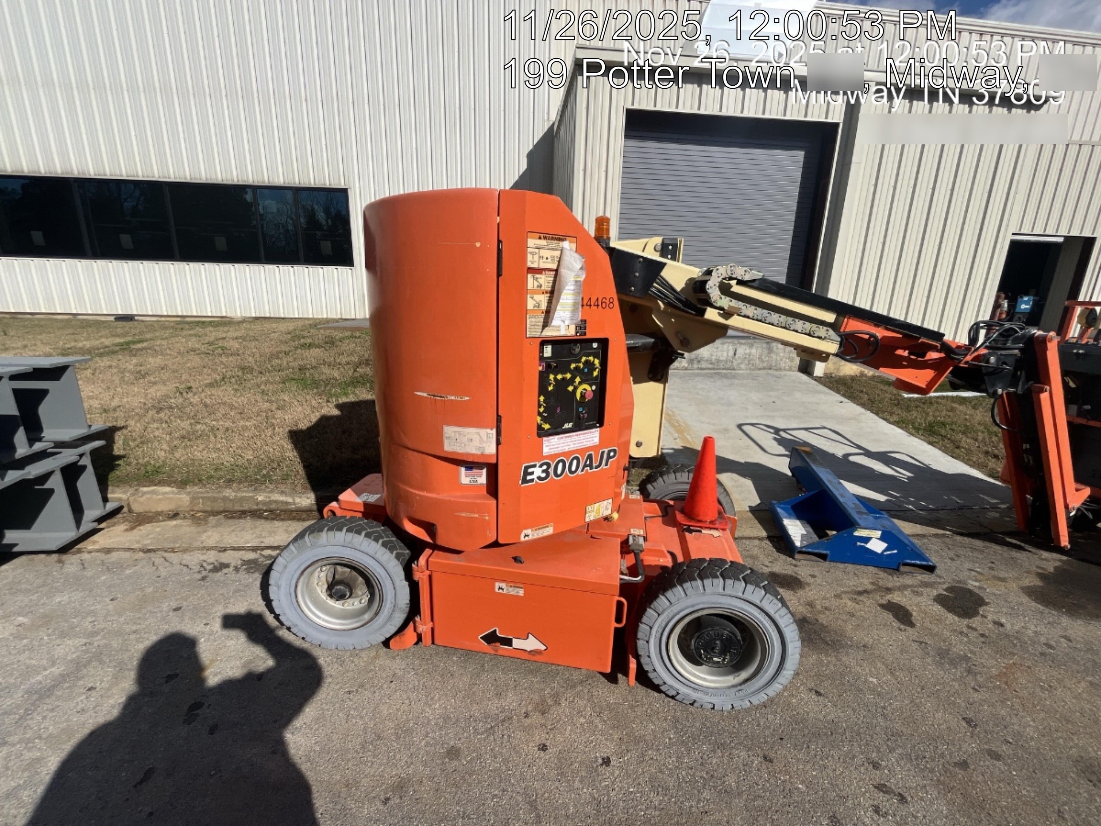 2019 JLG E300AJP