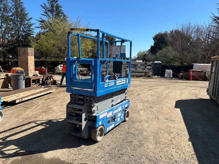 2020 Genie GS-1930 Solid Non Marking Tires, Beacon, Folding rails with half height swing gate, 800W Inverter