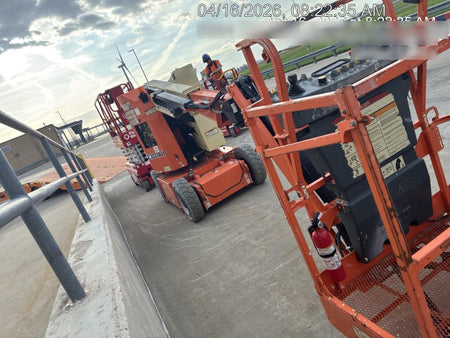 2019 JLG E300AJP