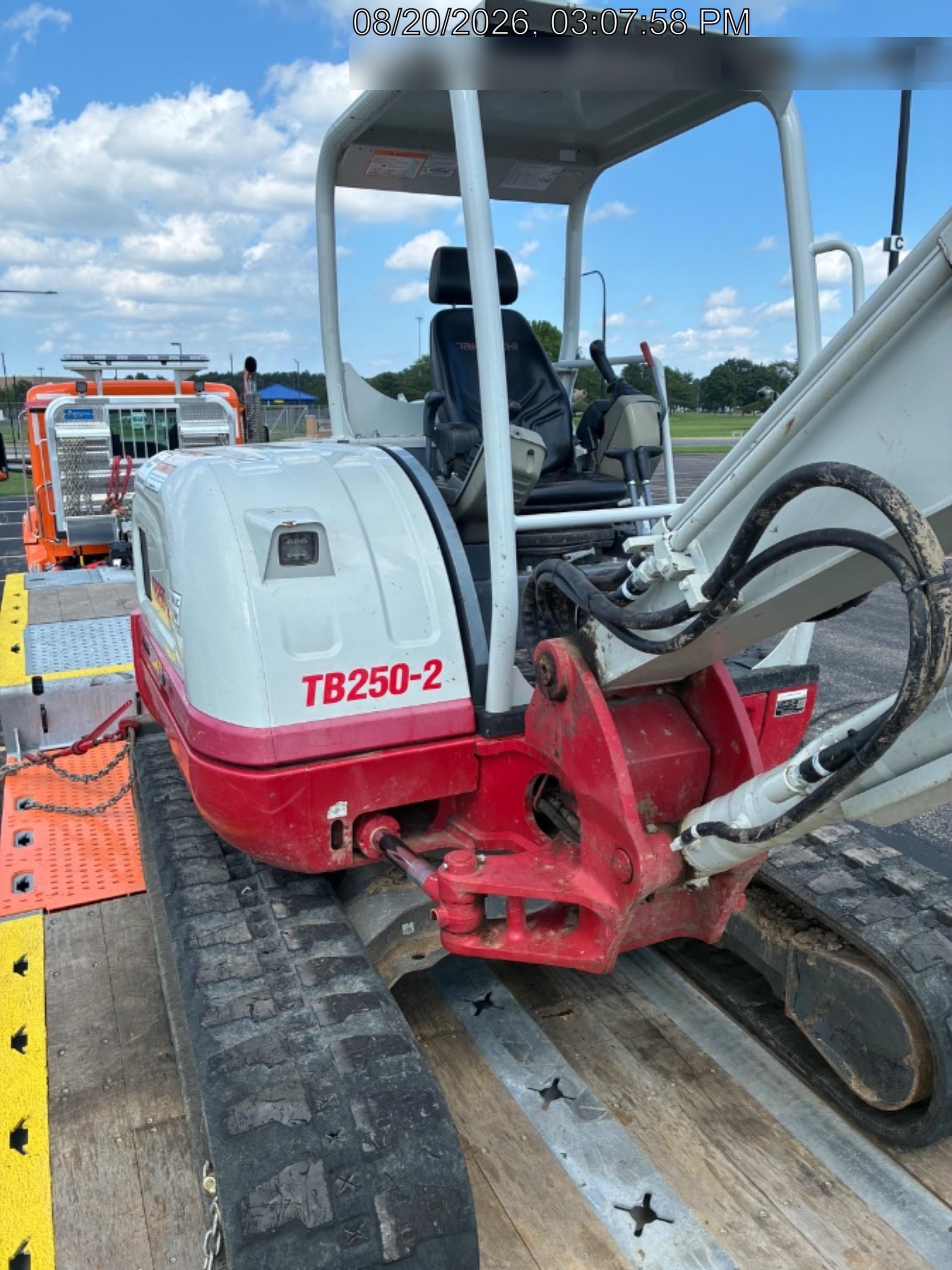 2022 TAKEUCHI TB250-2R
