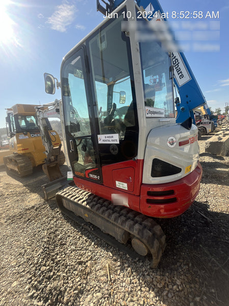 2022 TAKEUCHI TB235-2CR
