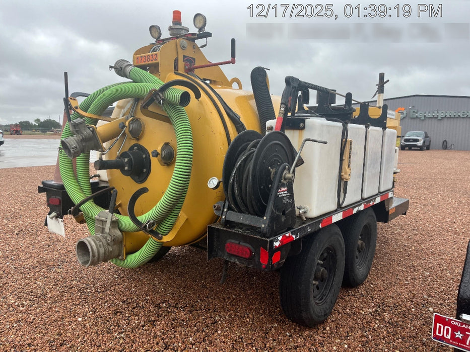 2021 Vac-Tron LP573XDT T4 Koehler Diesel Engine, 500 Gallon Debris Tank, x2 100 Gallon Water Tanks