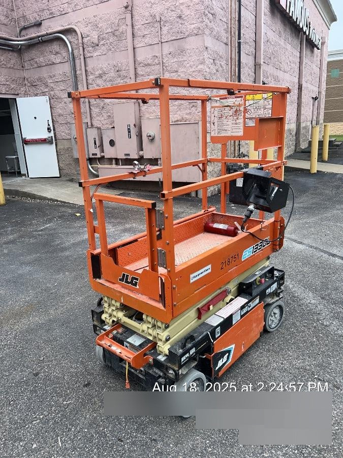 2022 JLG ES1330L