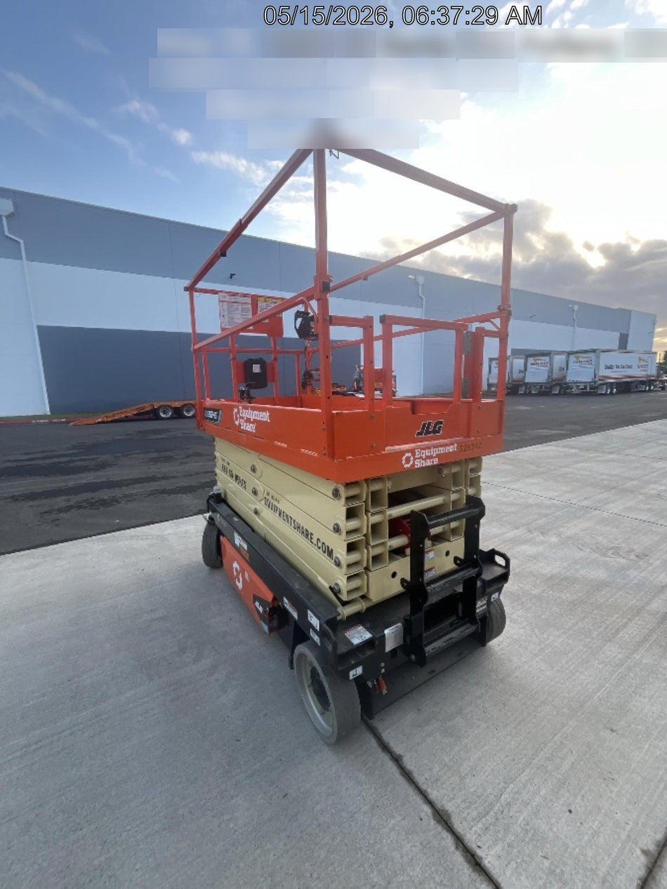 2025 JLG ES3246
