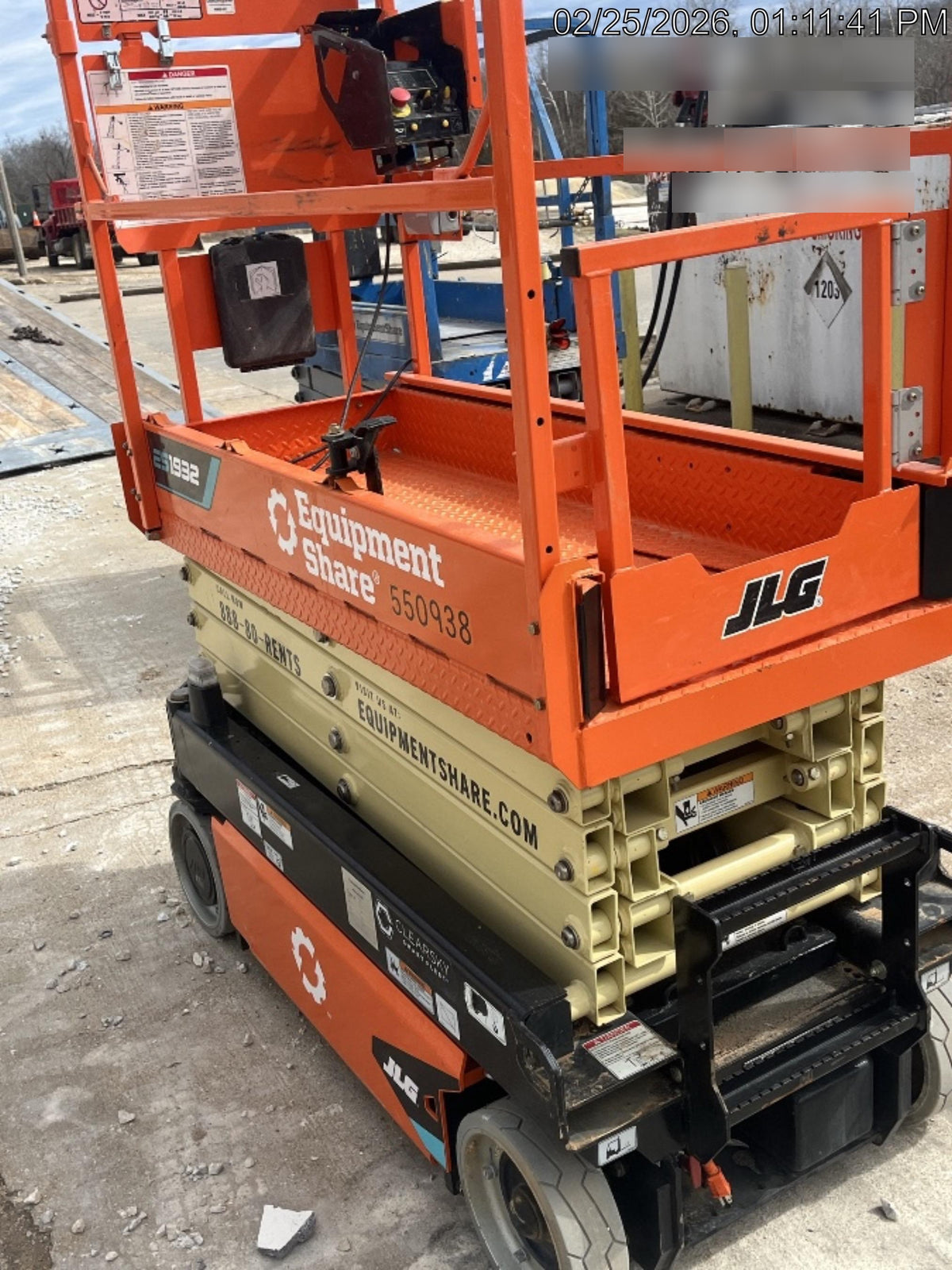 2025 JLG ES1932