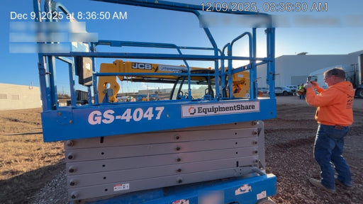 2019 Genie GS-4047 Folding rails with half height swing gate