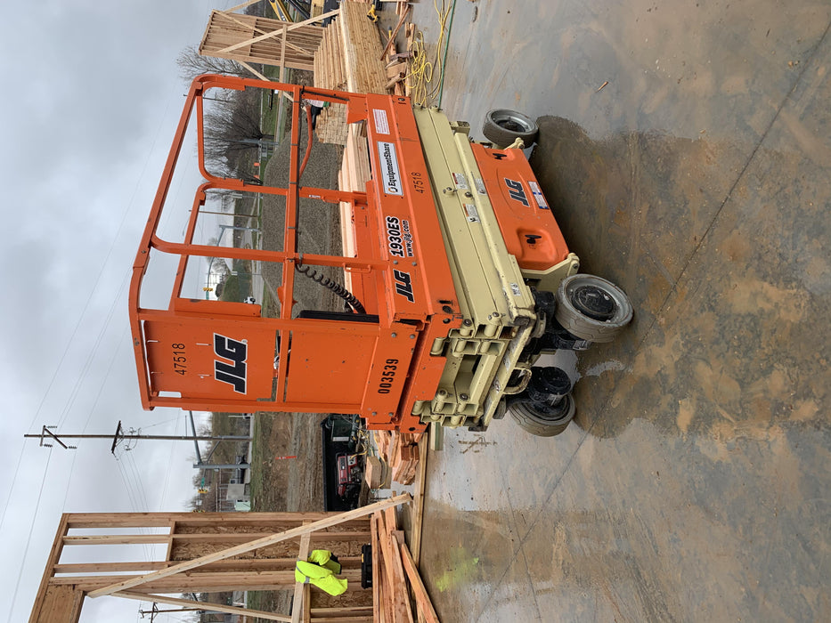 2016 JLG 1930ES Standard Options