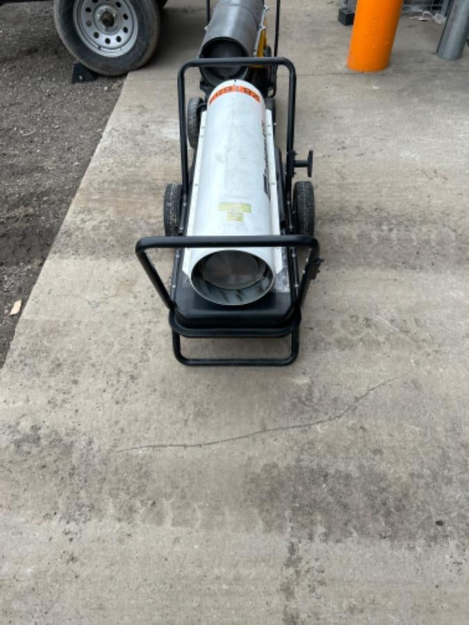 2022 LB WHITE Tradesman K175