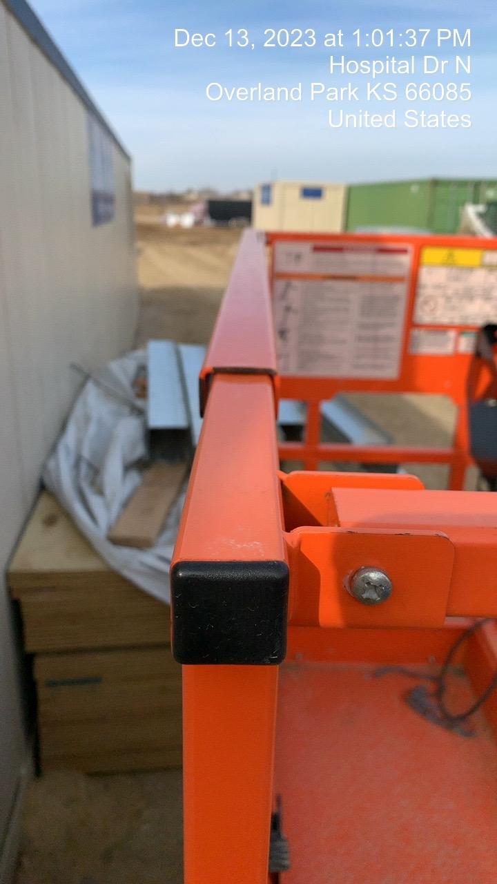 2022 JLG ES1330L