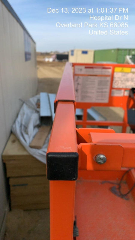 2022 JLG ES1330L